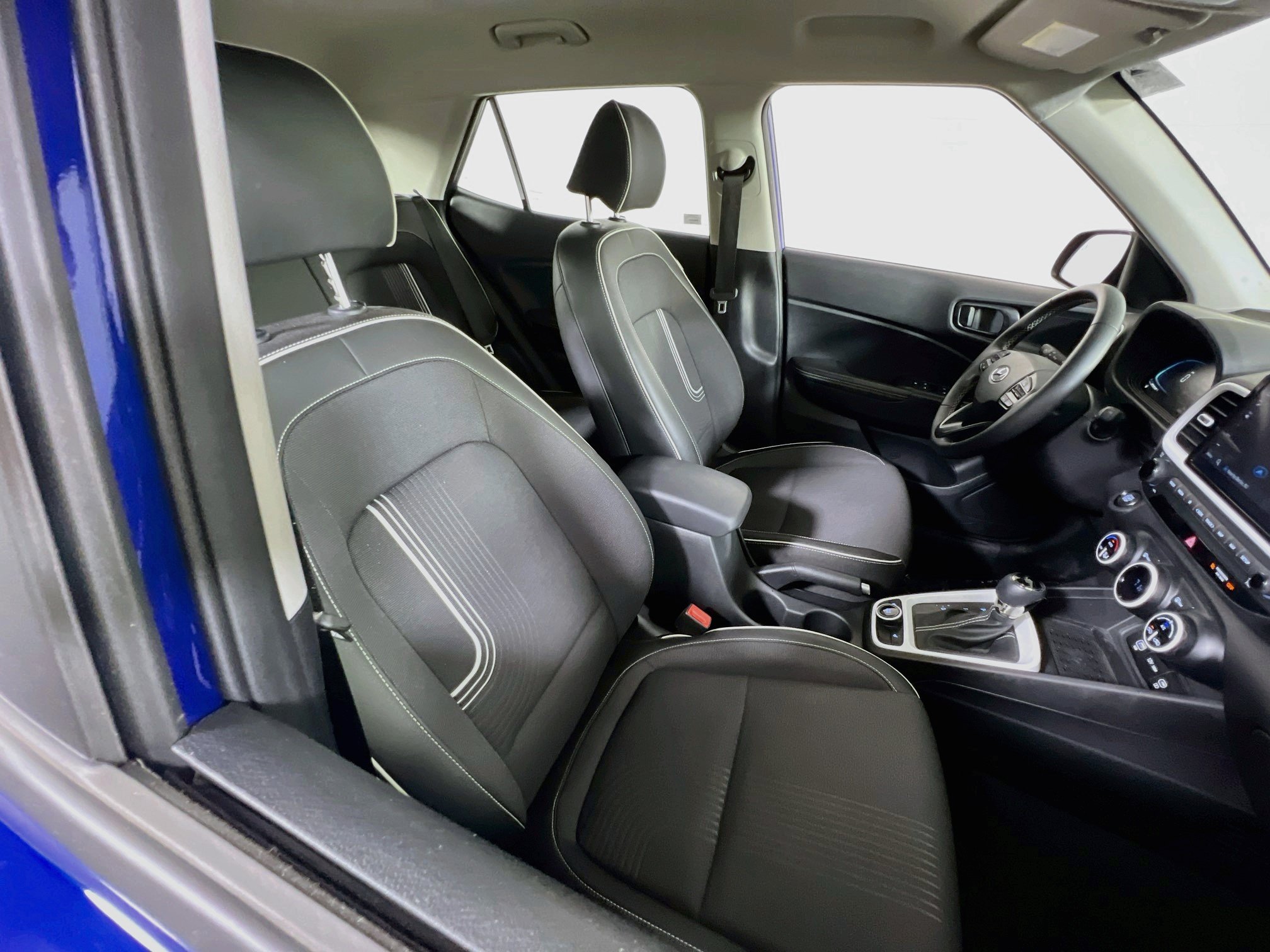 Used 2023 Hyundai Venue Limited w/ Cargo Package FWD image 26