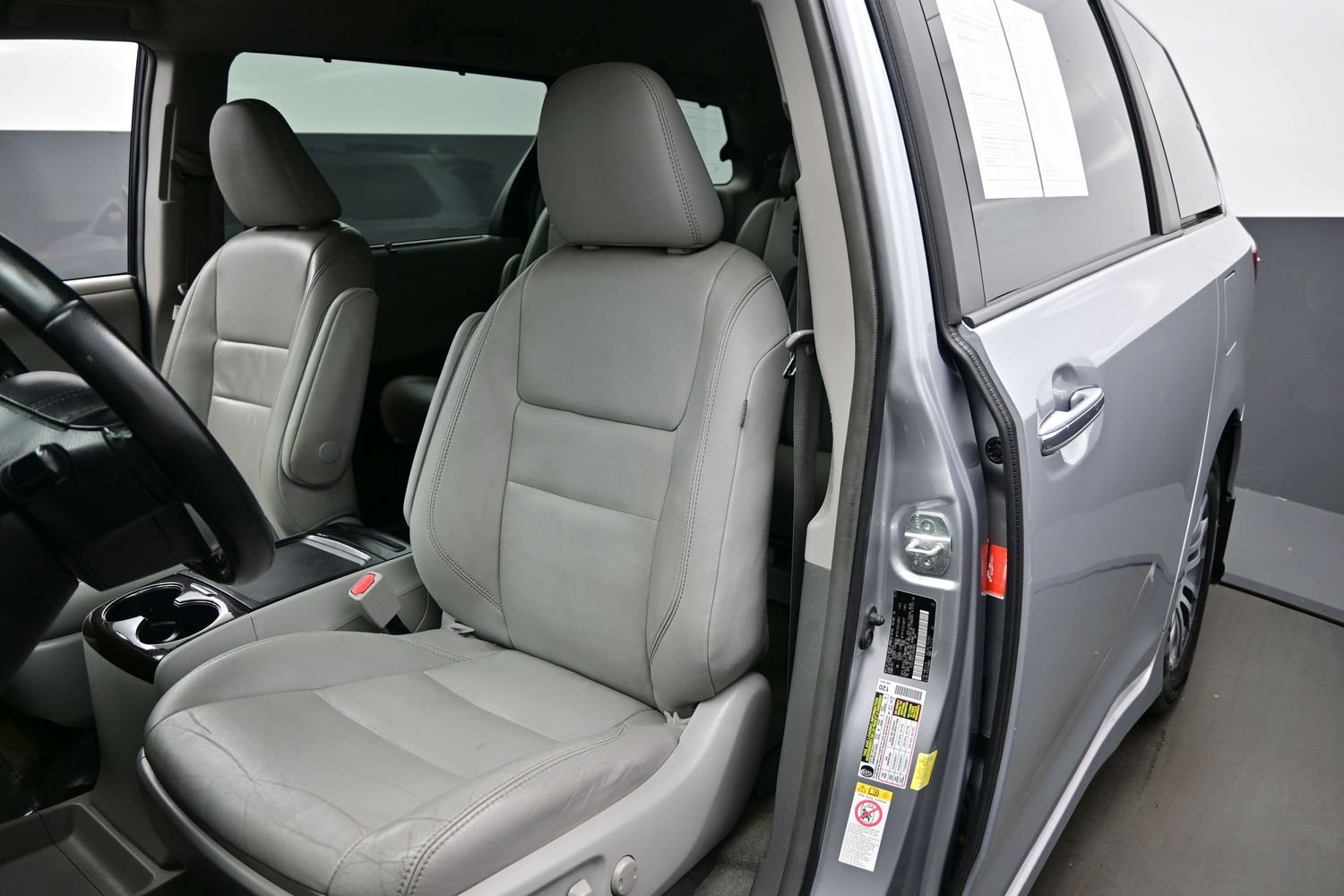 Used 2018 Toyota Sienna XLE FWD image 12