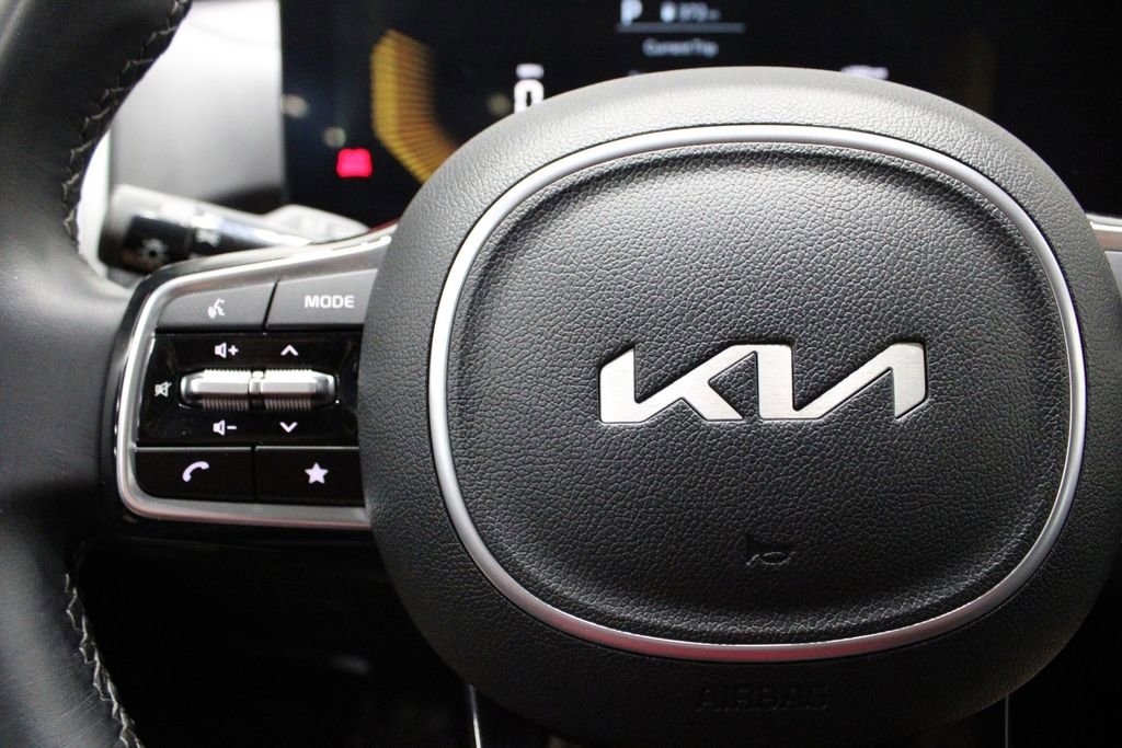 Used 2024 Kia Sorento S image 27