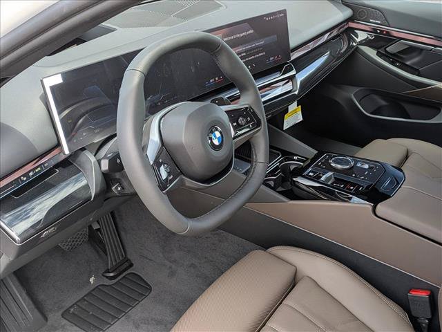 Used 2027 BMW 530i xDrive w/ Premium Package AWD/4WD image 3