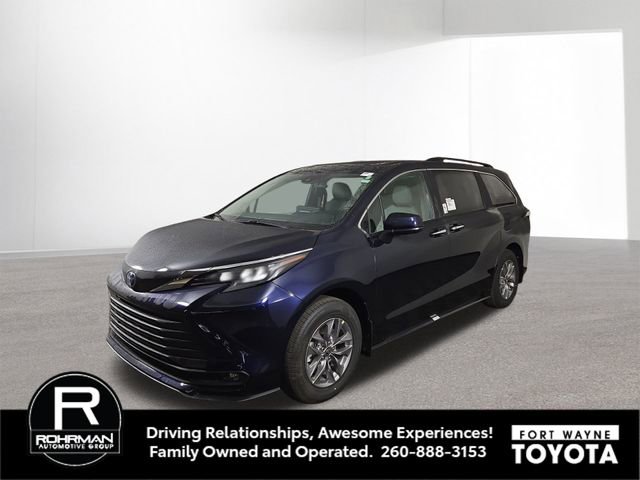 New 2025 Toyota Sienna XLE image 2