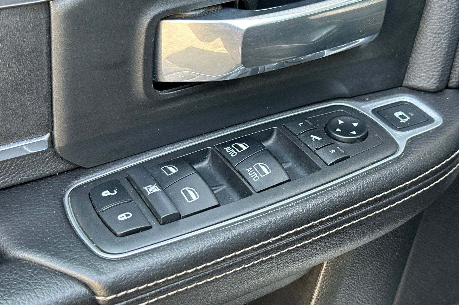 Used 2019 RAM 2500 Laramie AWD/4WD image 11