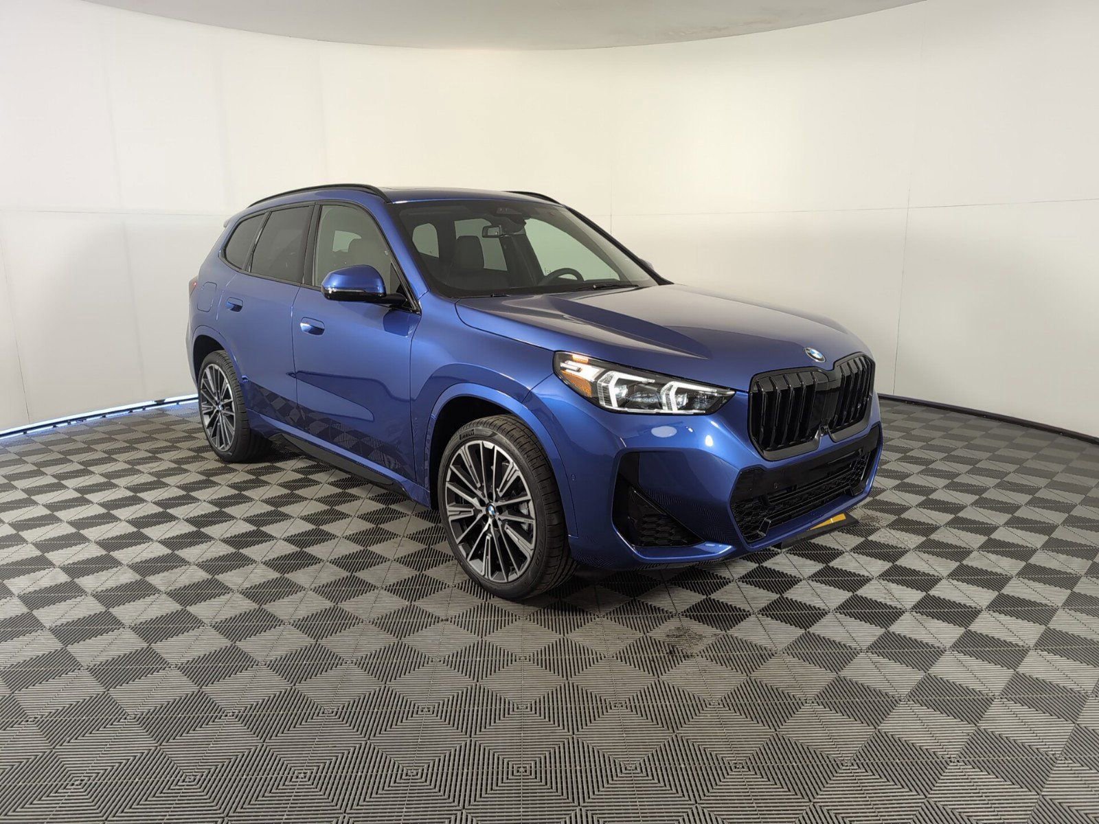 Used 2025 BMW X1 xDrive28i w/ Technology Package image 5