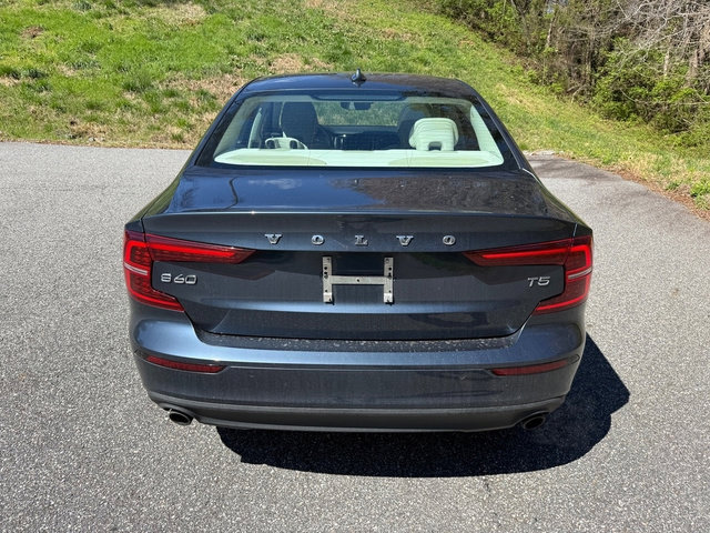 Used 2020 Volvo S60 T5 Momentum image 7