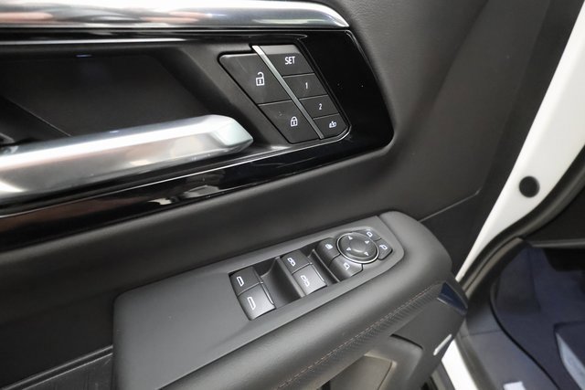 Used 2025 Chevrolet Suburban High Country image 8