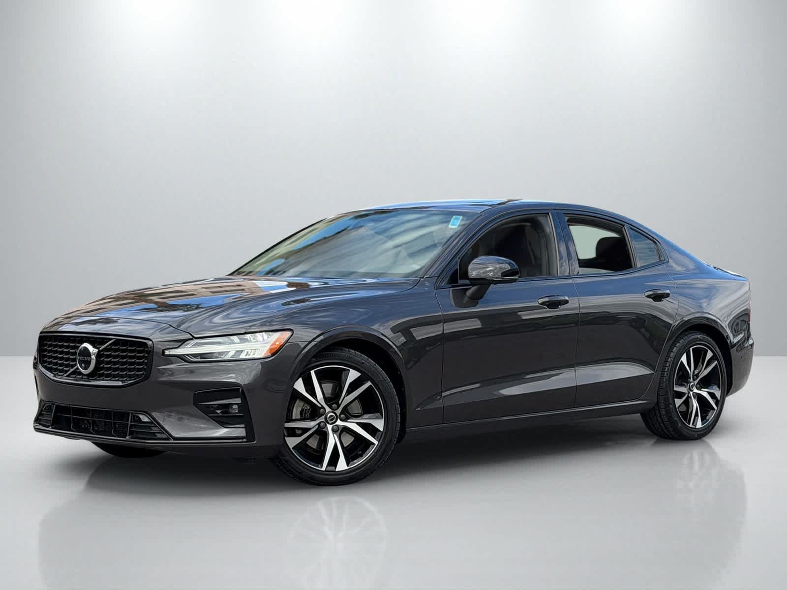 Used 2023 Volvo S60 B5 Plus FWD image 1