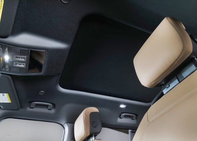 New 2026 Land Rover Defender 110 X-Dynamic SE image 24