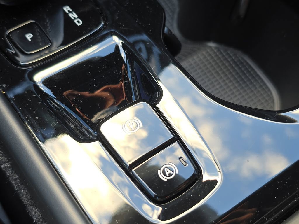 Used 2020 Volvo XC40 T5 R-Design w/ Protection Package Premier image 30