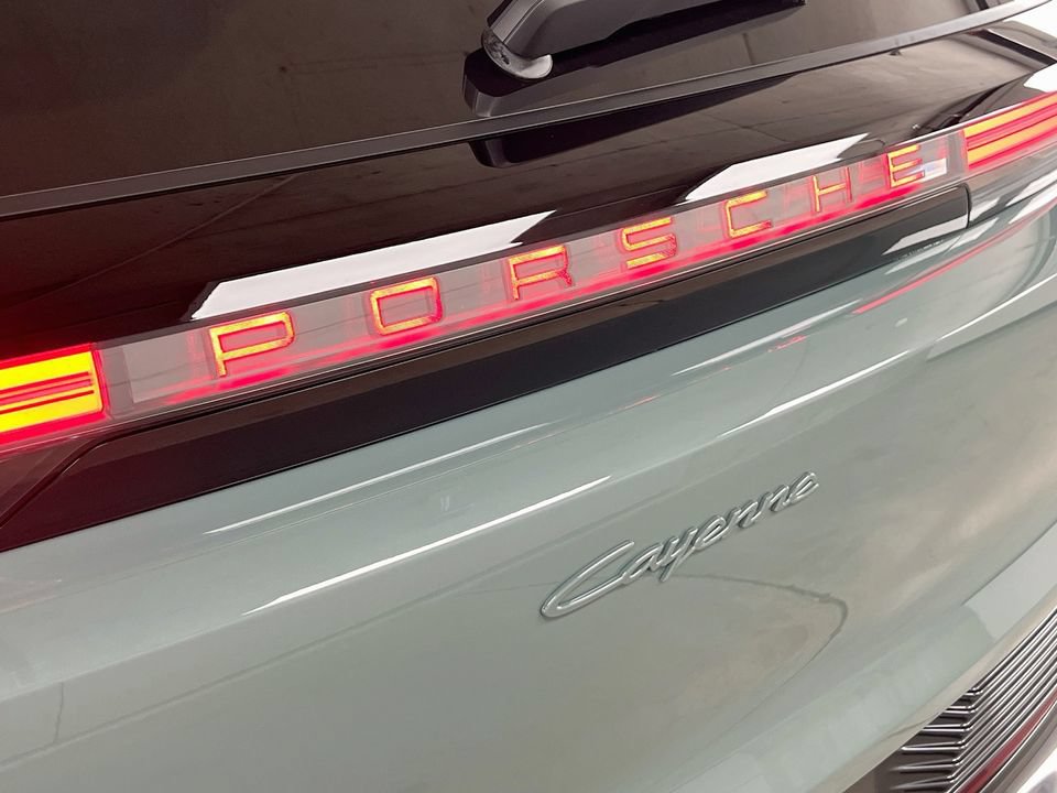 New 2026 Porsche Cayenne Electric AWD/4WD image 34