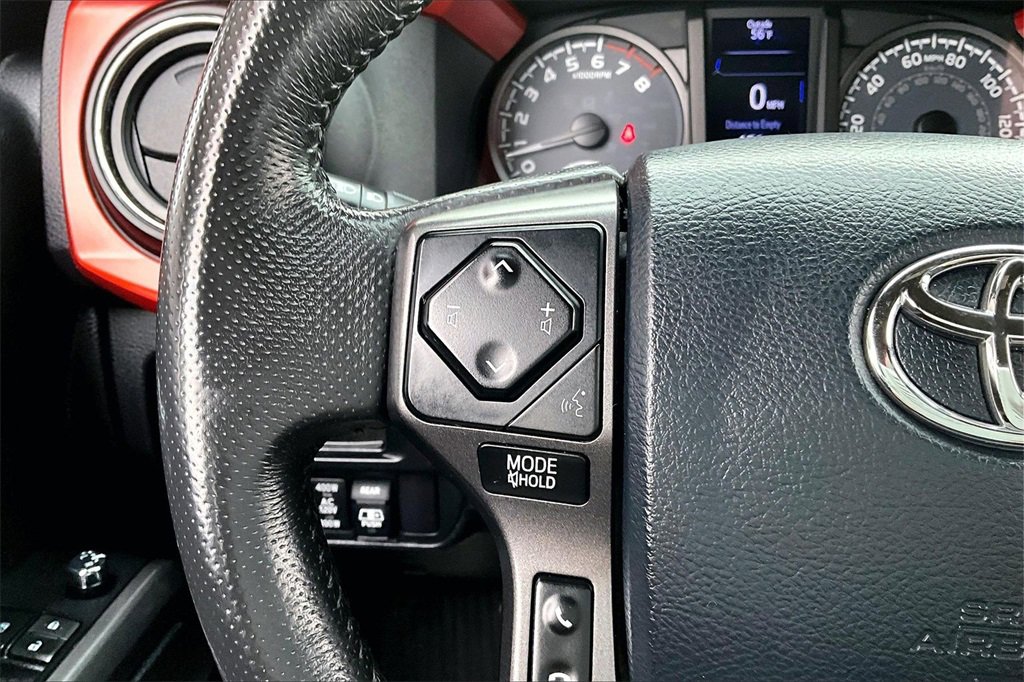 Used 2017 Toyota Tacoma TRD Off-Road image 11