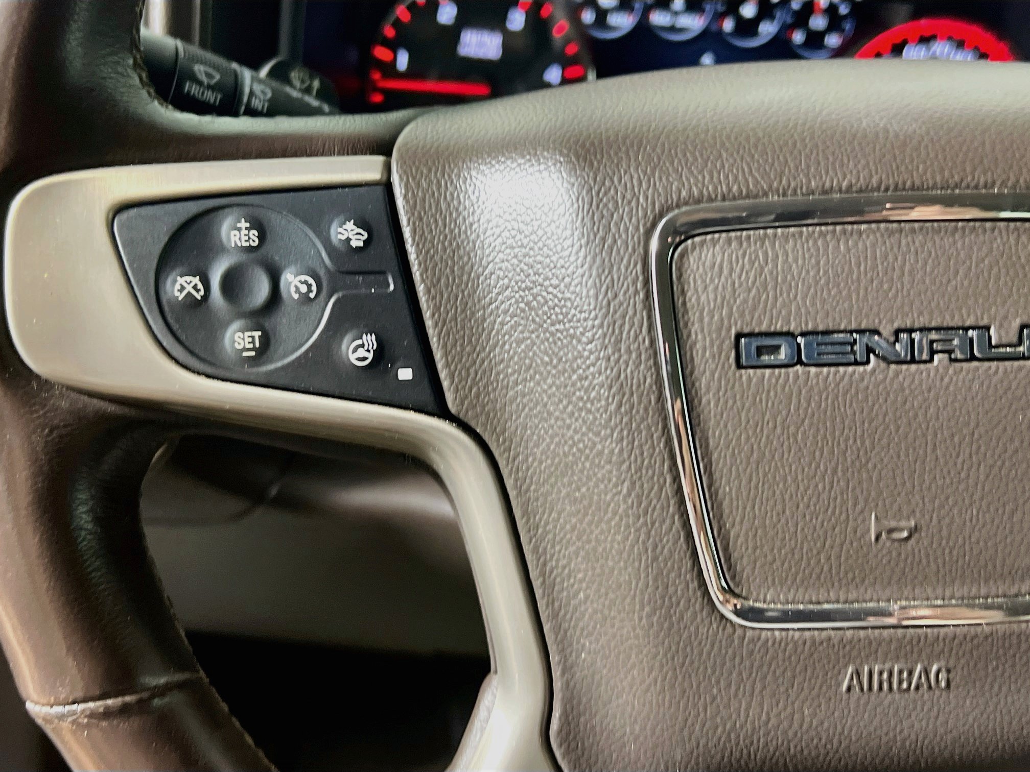 Used 2015 GMC Sierra 2500 Denali w/ Duramax Plus Package AWD/4WD image 18