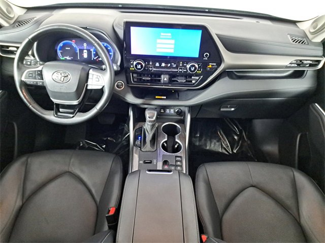 Used 2024 Toyota Highlander Limited image 17