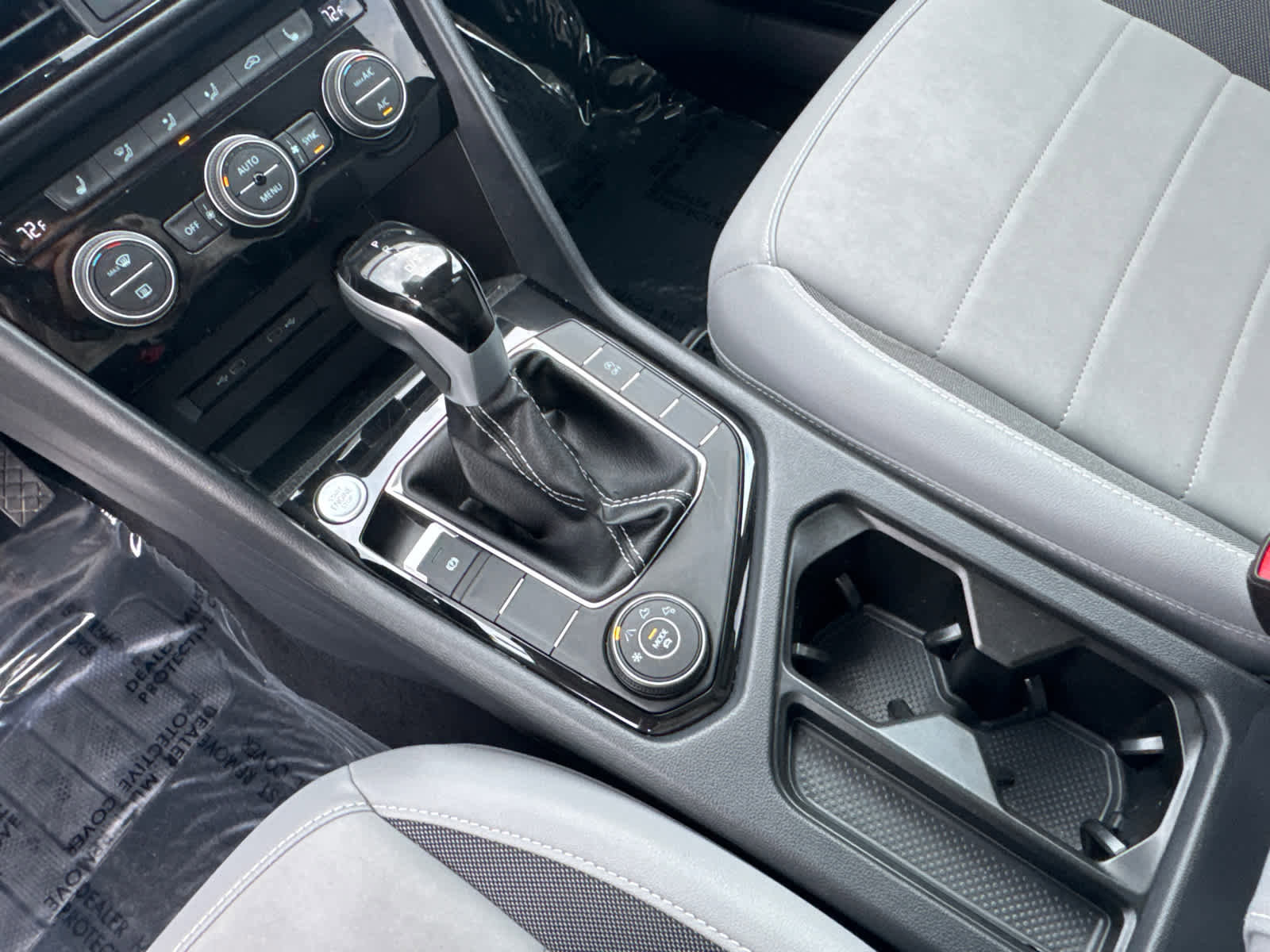 Certified 2024 Volkswagen Taos SE image 16