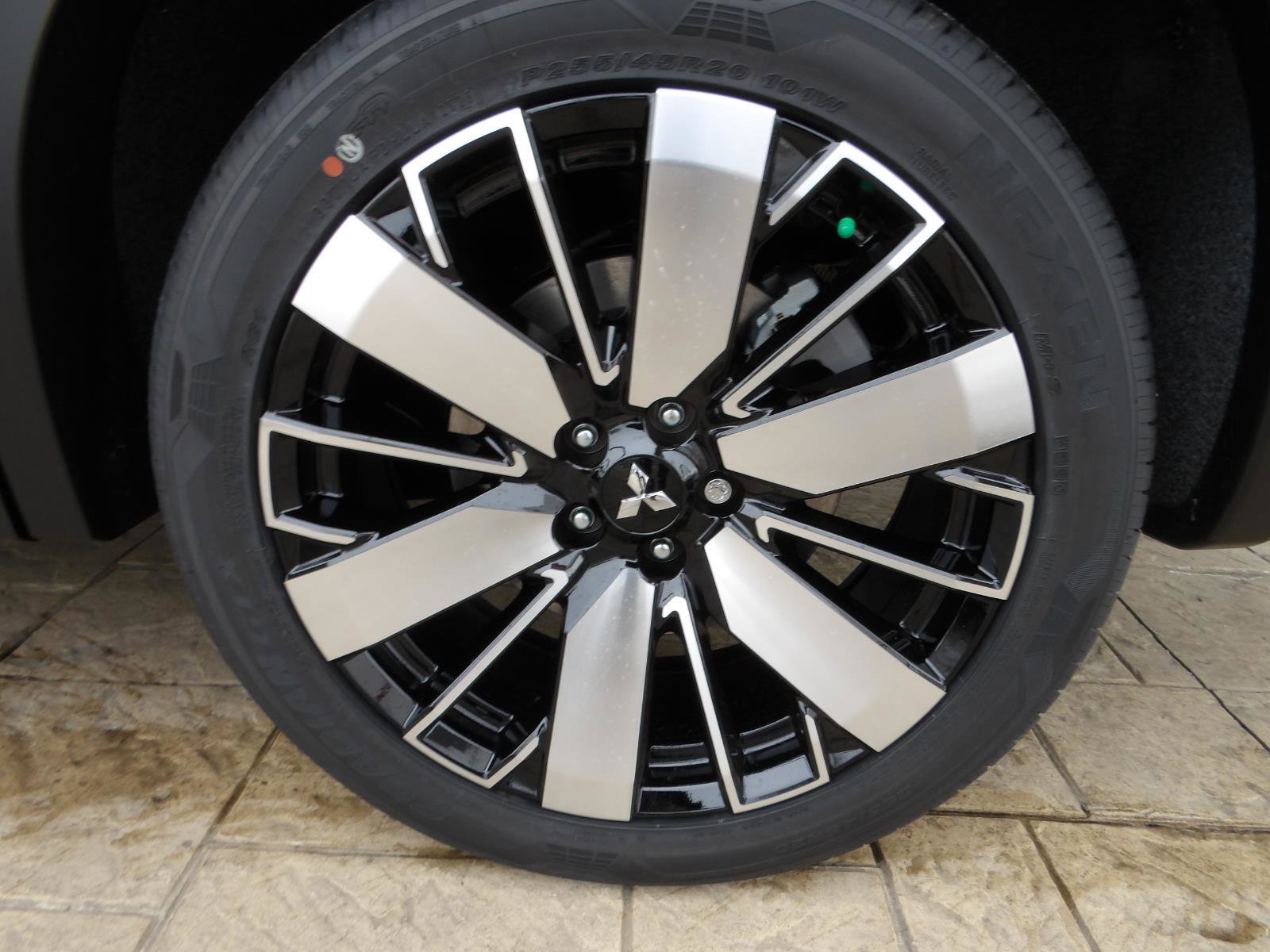 New 2026 Mitsubishi Outlander SE image 12