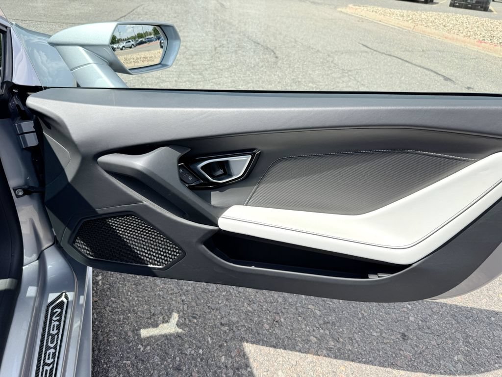 Used 2018 Lamborghini Huracan LP 580-2 RWD image 27