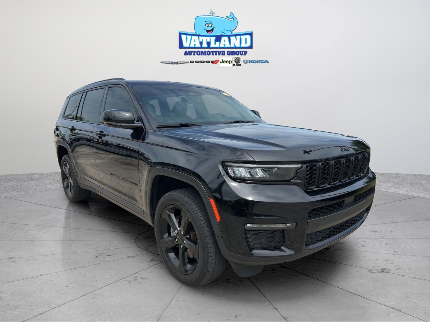 Certified 2024 Jeep Grand Cherokee L Limited w/ Black Appearance Package image 7