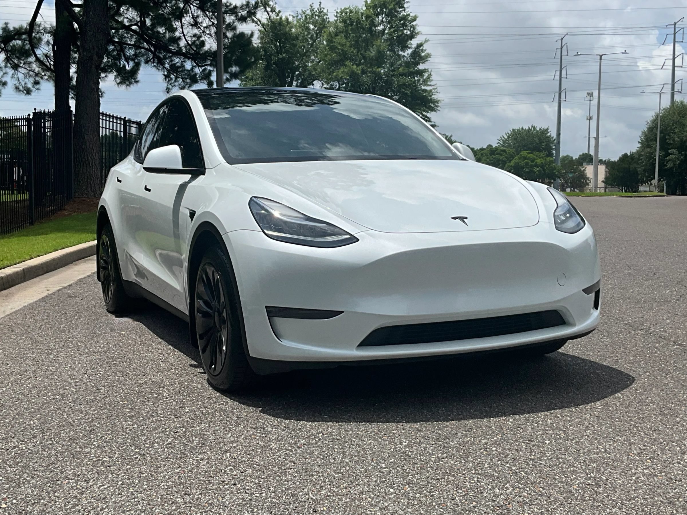 Used 2023 Tesla Model Y Long Range AWD/4WD image 3