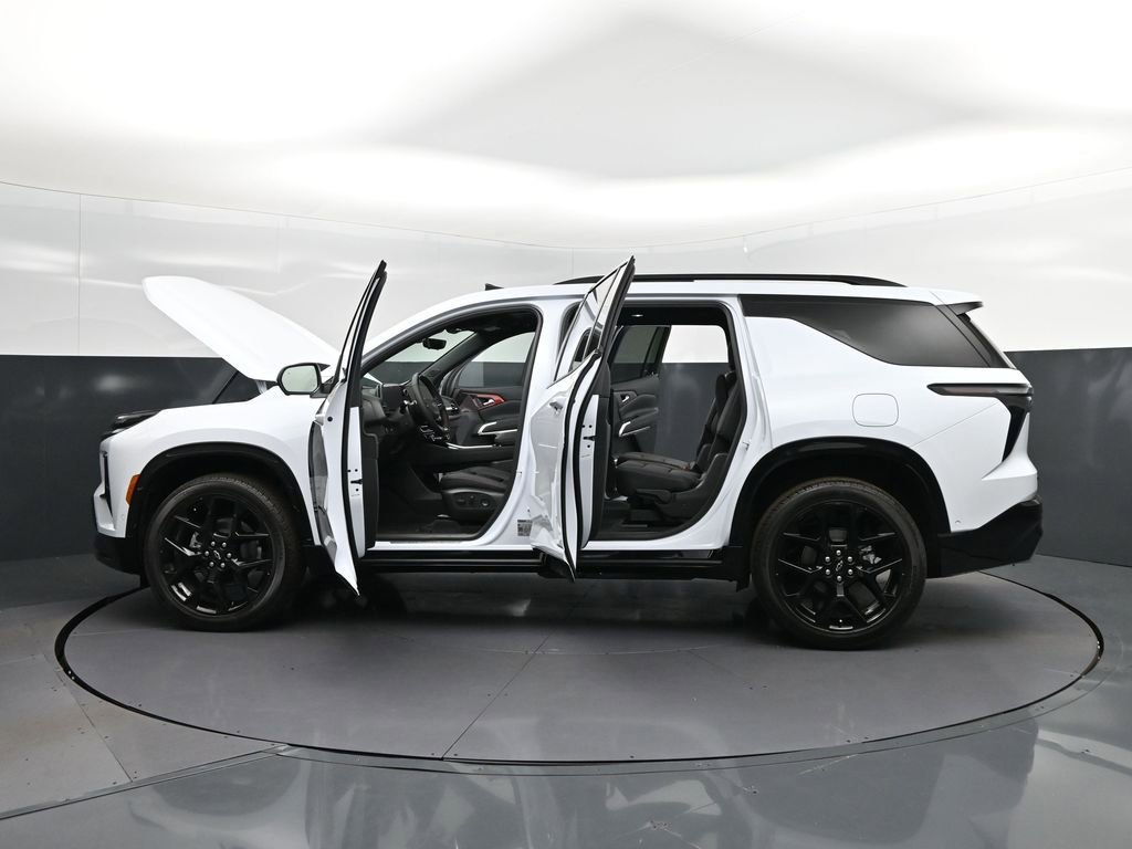 New 2026 Chevrolet Traverse RS w/ LPO, Floor Liner Package FWD image 46