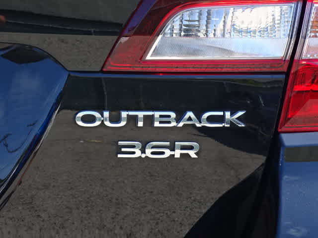 Used 2019 Subaru Outback 3.6R Touring w/ Popular Package #3A AWD/4WD image 10