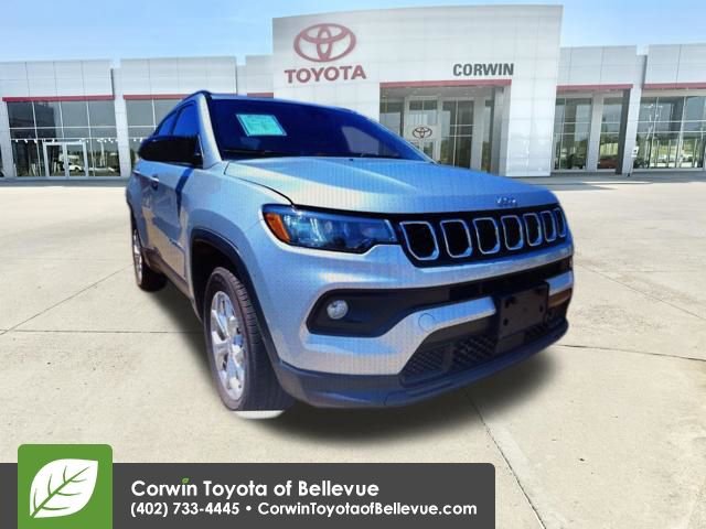 Used 2024 Jeep Compass Latitude AWD/4WD image 15