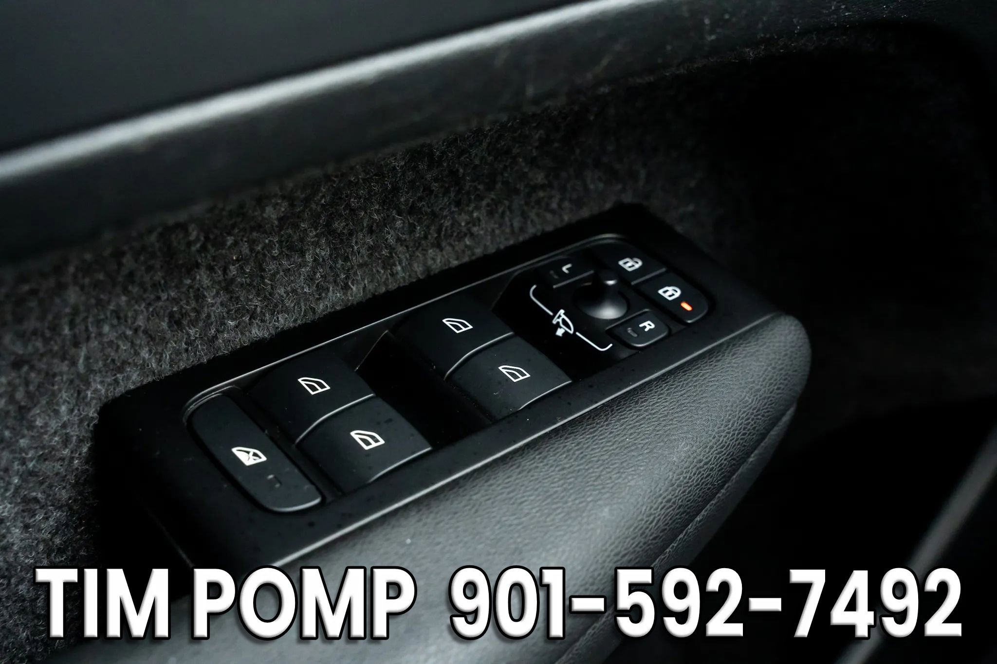 Used 2022 Volvo XC40 T5 Momentum image 25