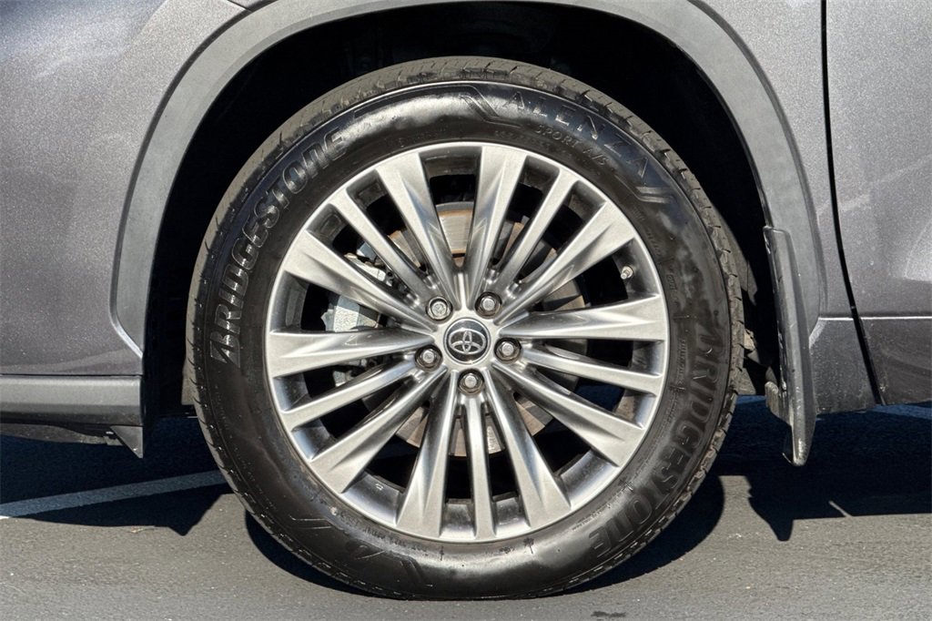 Used 2022 Toyota Highlander Platinum image 13