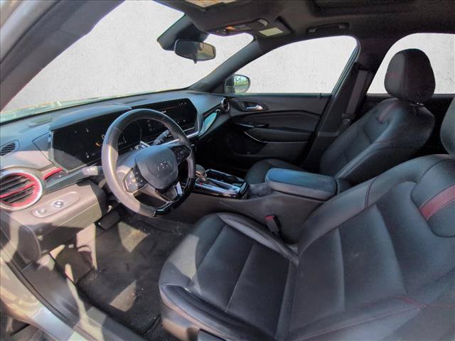 Used 2024 Chevrolet Trax RS w/ Sunroof Package FWD image 10