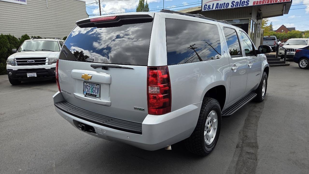 Used 2012 Chevrolet Suburban LT w/ Luxury Package AWD/4WD image 8