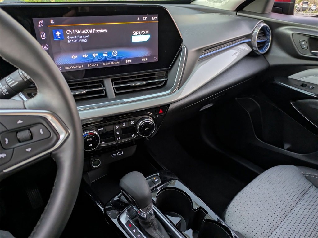 Used 2025 Chevrolet Trax LT w/ LT Convenience Package image 20