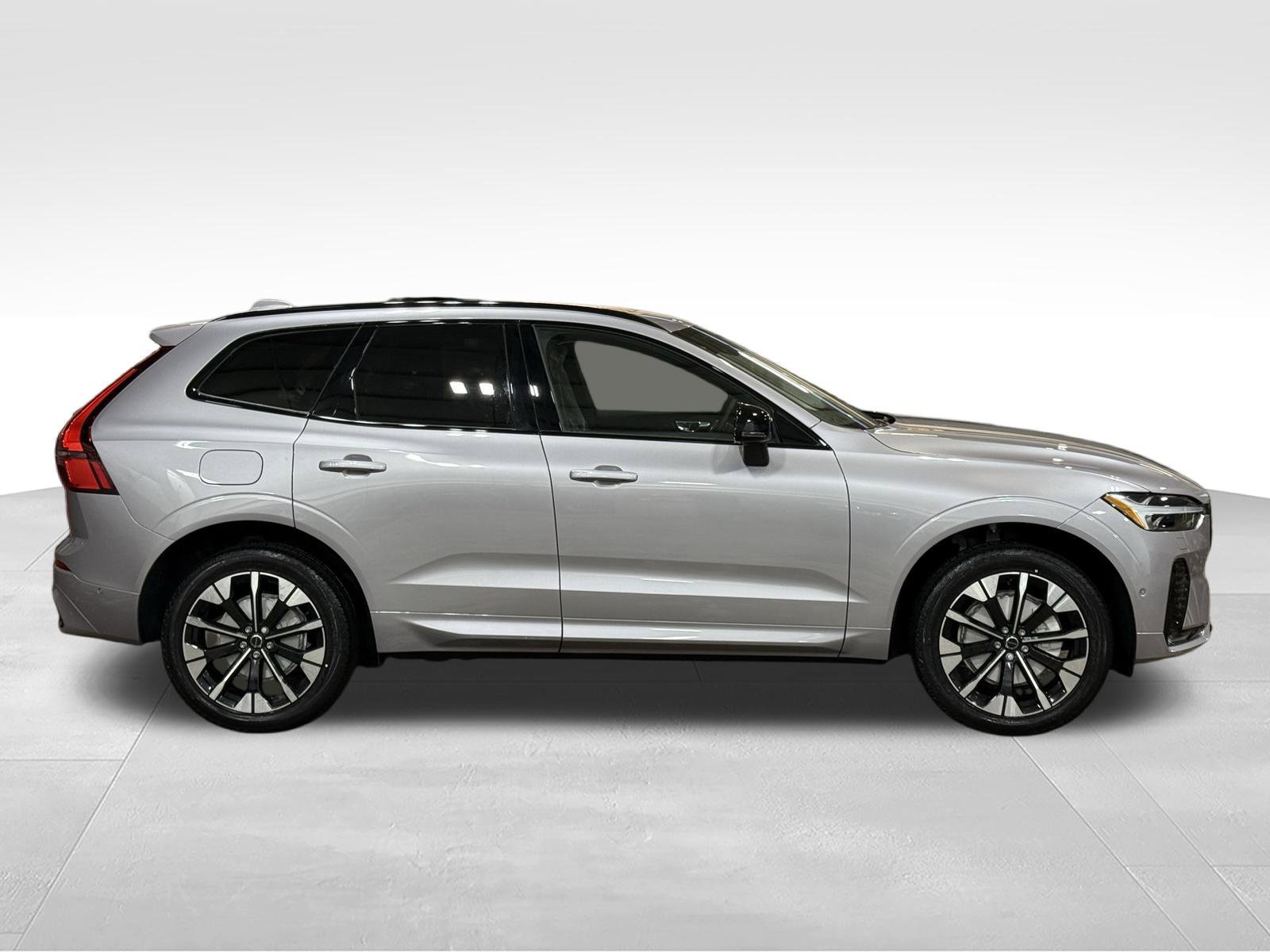 New 2026 Volvo XC60 B5 Plus w/ Protection Package Premier AWD/4WD image 7