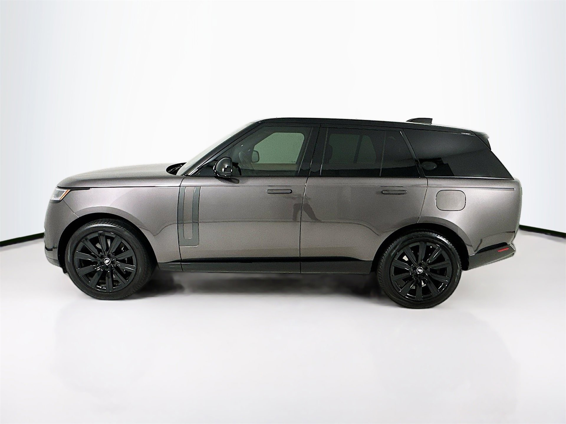 Used 2025 Land Rover Range Rover SE image 5