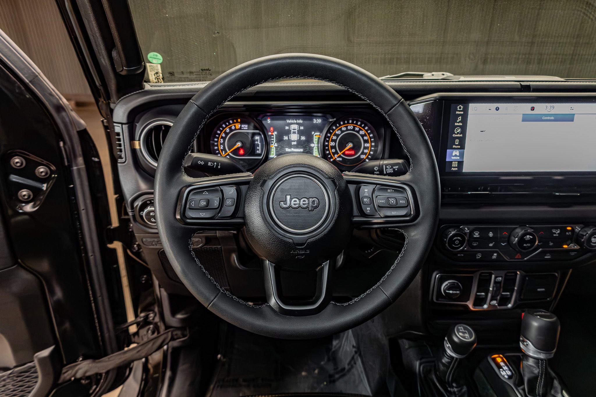 Used 2025 Jeep Gladiator Sport AWD/4WD image 16