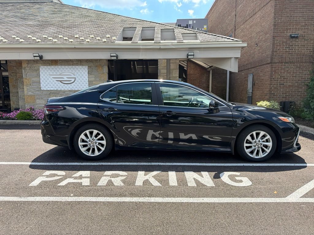 Used 2021 Toyota Camry LE w/ Convenience Package FWD image 5