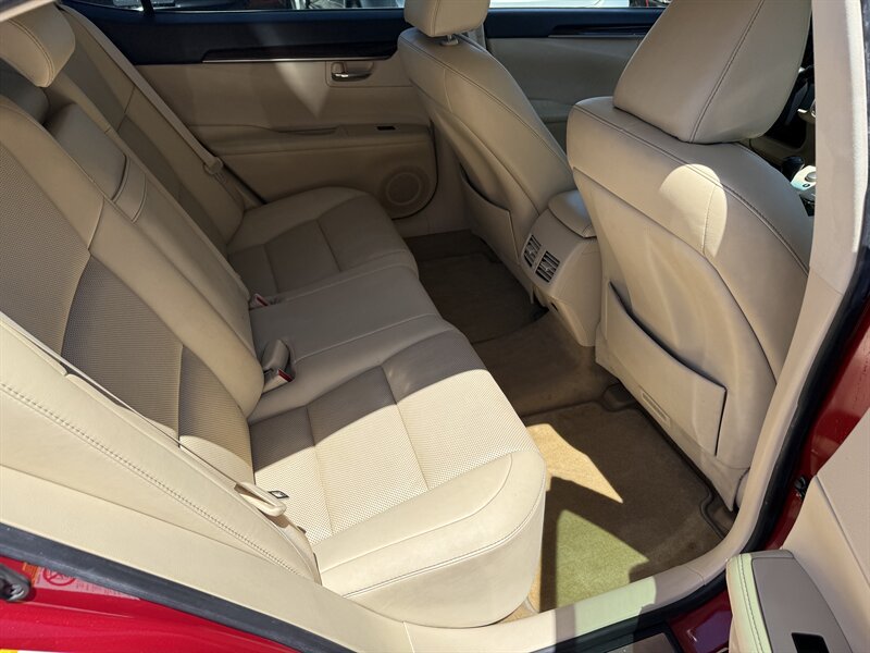 Used 2015 Lexus ES 350 w/ Premium Package FWD image 16