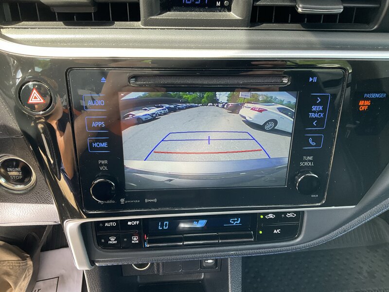 Used 2018 Toyota Corolla SE w/ SE Premium Package FWD image 29