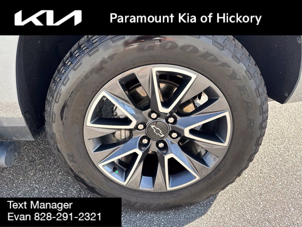 Used 2022 Chevrolet Tahoe Z71 w/ Luxury Package AWD/4WD image 9