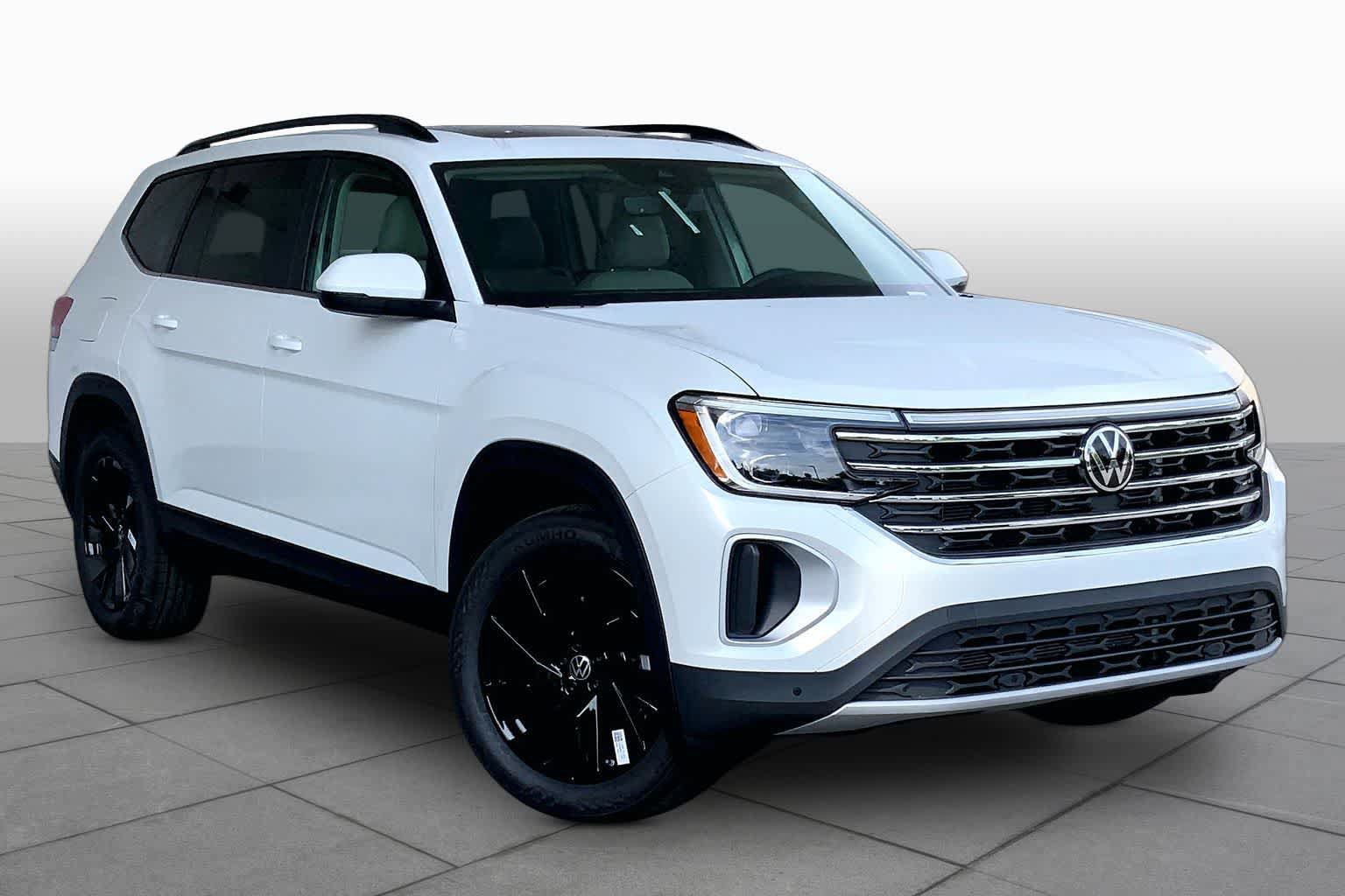 New 2026 Volkswagen Atlas SE FWD image 2