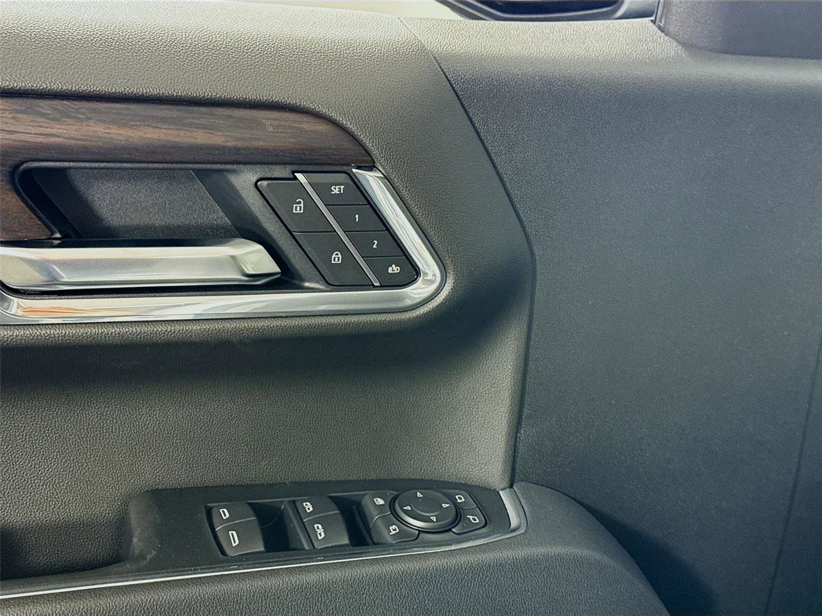 New 2026 GMC Sierra 1500 SLT image 13