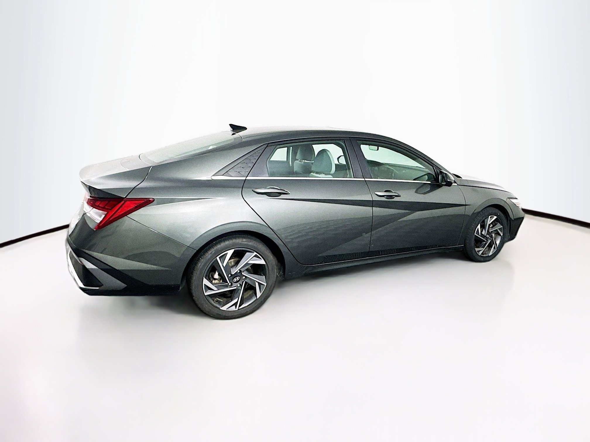 Used 2024 Hyundai Elantra Limited image 10