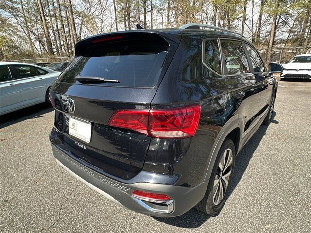 Used 2023 Volkswagen Taos SE w/ Panoramic Sunroof Package image 5