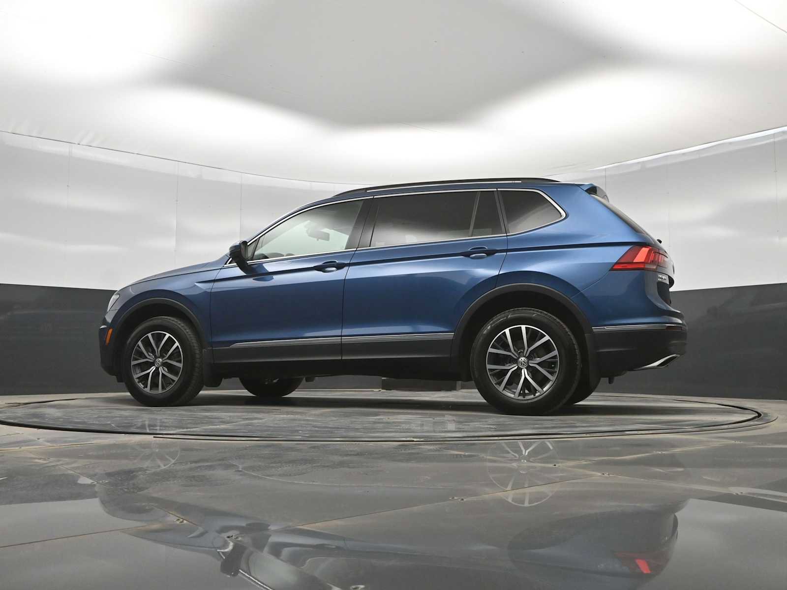 Used 2018 Volkswagen Tiguan SE AWD/4WD image 35