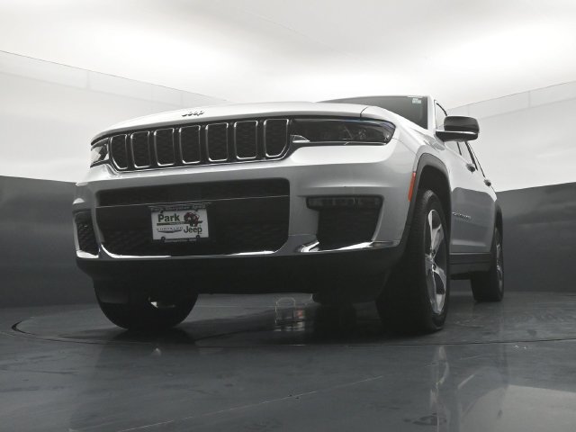 Used 2025 Jeep Grand Cherokee L Limited AWD/4WD image 23