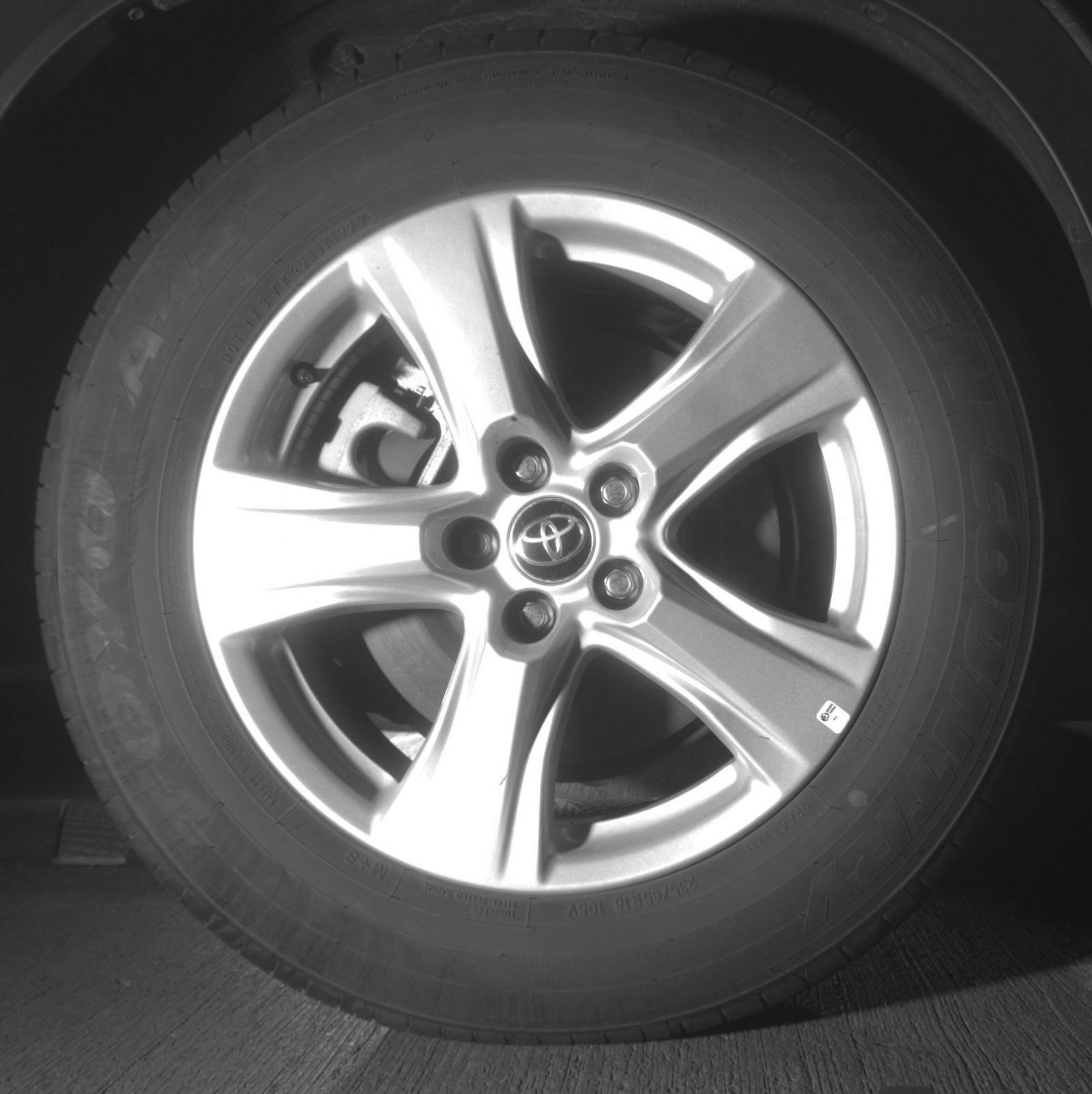 Used 2025 Toyota Highlander LE FWD image 18