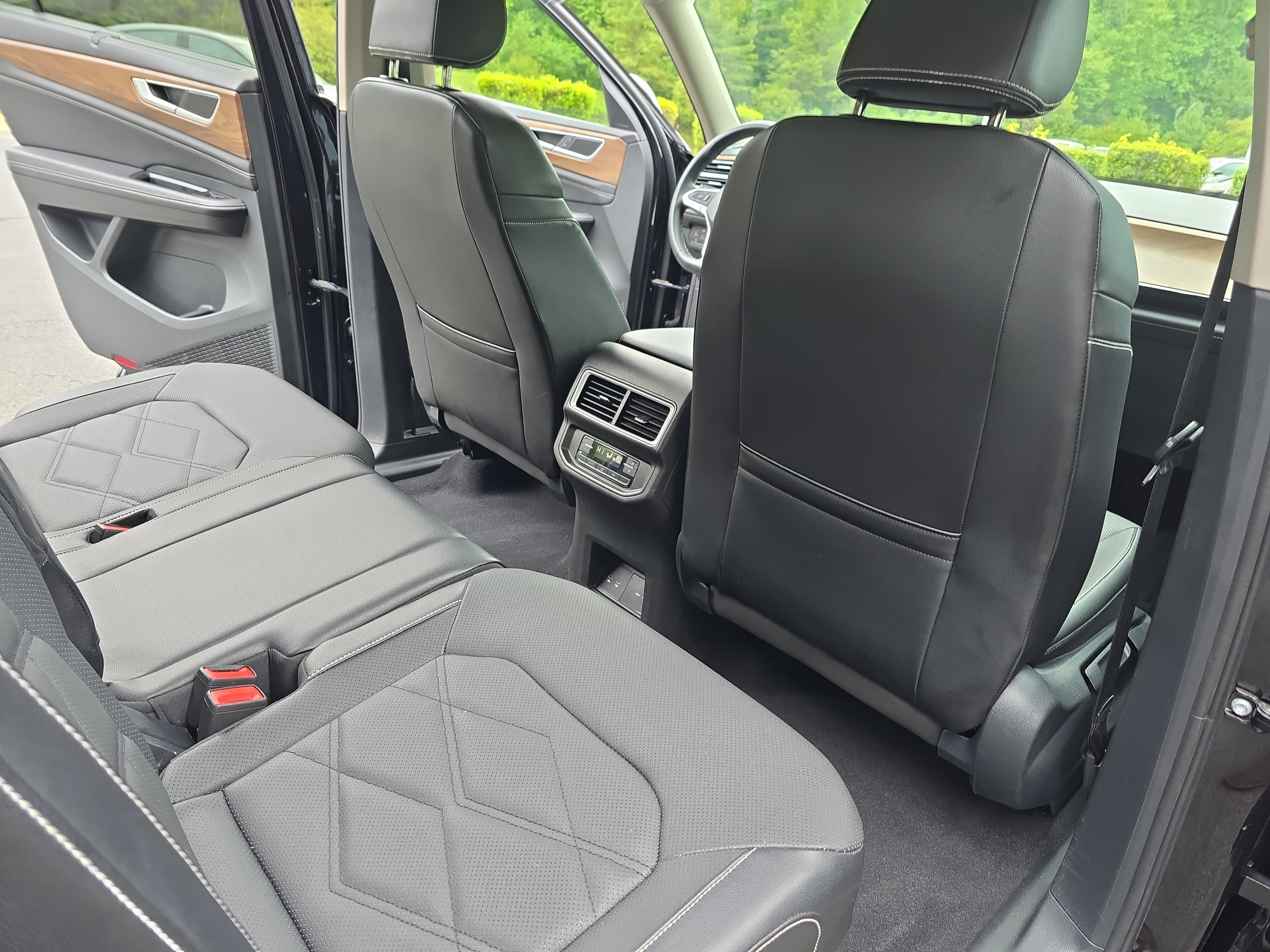 Certified 2024 Volkswagen Atlas SE FWD image 11