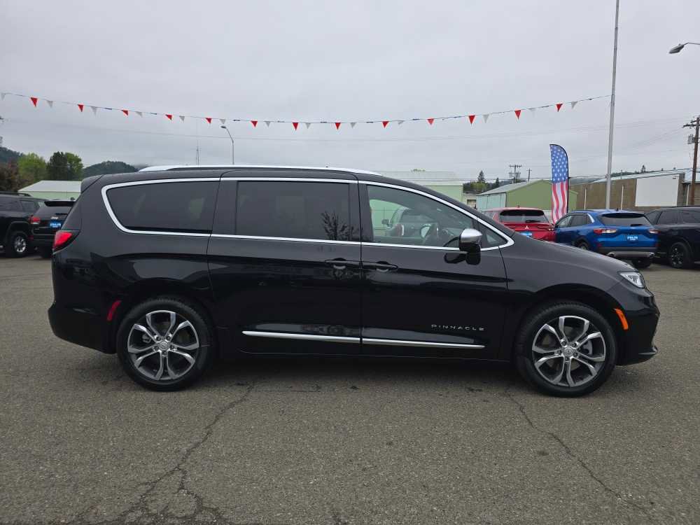 New 2026 Chrysler Pacifica Pinnacle AWD/4WD image 6