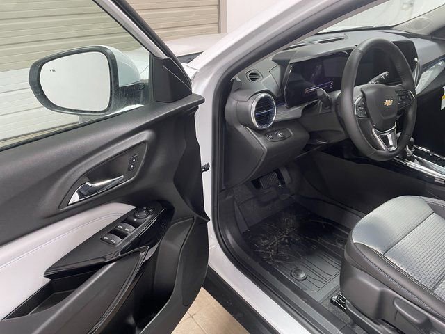 New 2026 Chevrolet Trax LT w/ Driver Confidence Package FWD image 10