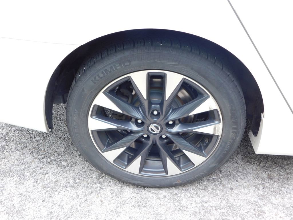 Used 2017 Nissan Sentra SR w/ SR Premium Technology Package FWD image 7