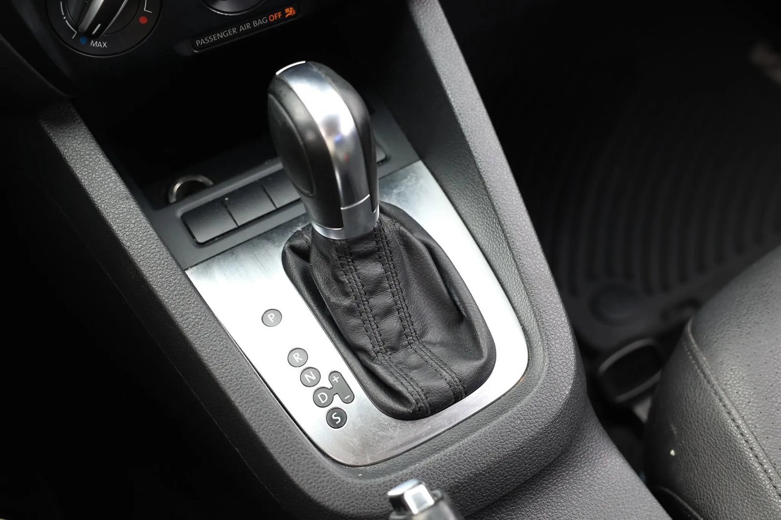 Used 2012 Volkswagen Jetta SE FWD image 36