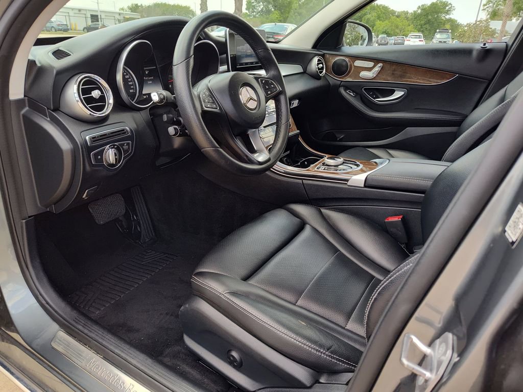 Used 2017 Mercedes-Benz C 300 Sedan image 2