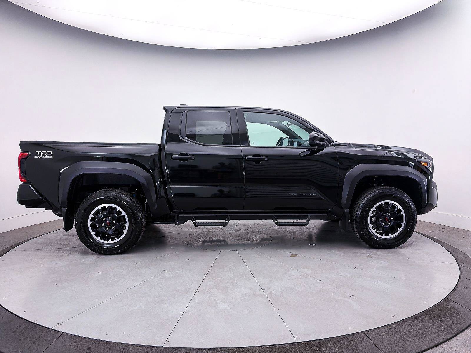 Used 2025 Toyota Tacoma TRD Off-Road AWD/4WD image 41